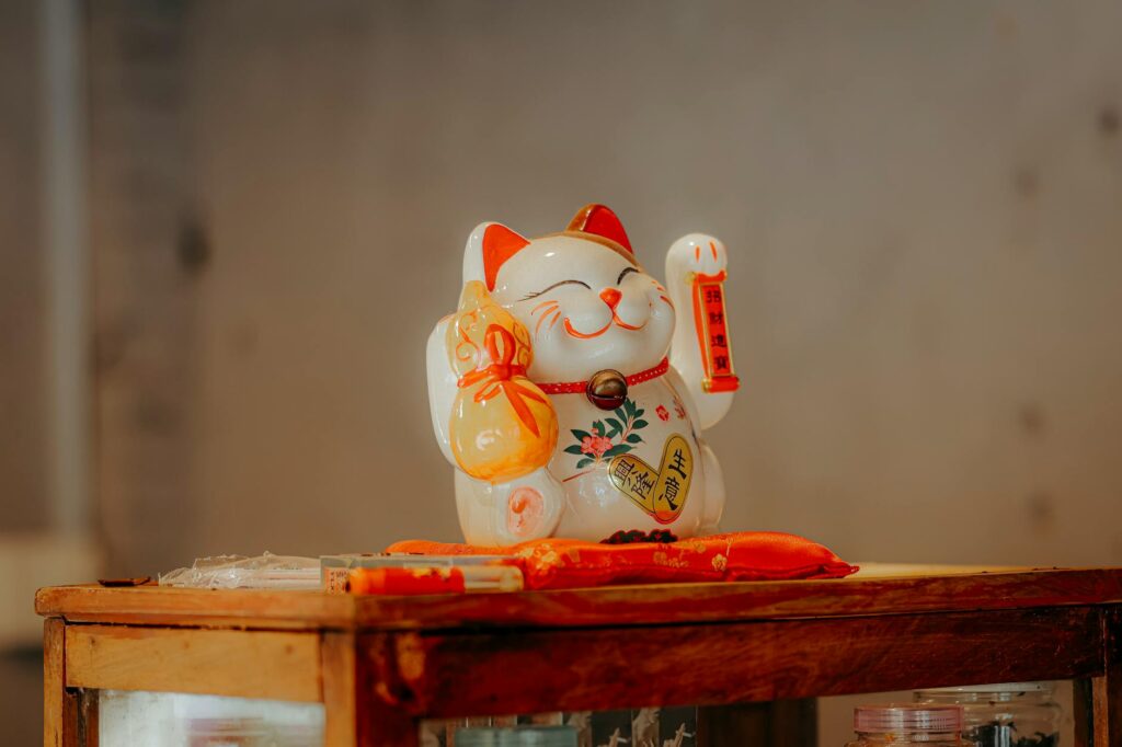 Phong Thủy Toàn Tập: Bí Quyết Vàng Cho Nhà Ở & Âm Phần Hưng Thịnh